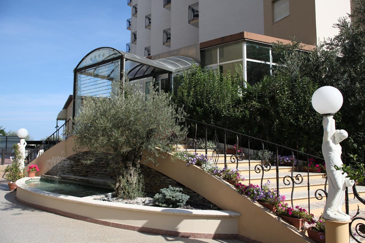 Hotel Plaza Llido Degli Estensi Exteriér fotografie