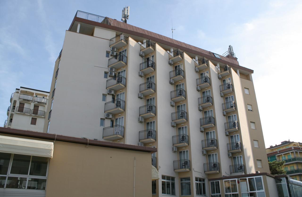 Hotel Plaza Llido Degli Estensi Exteriér fotografie