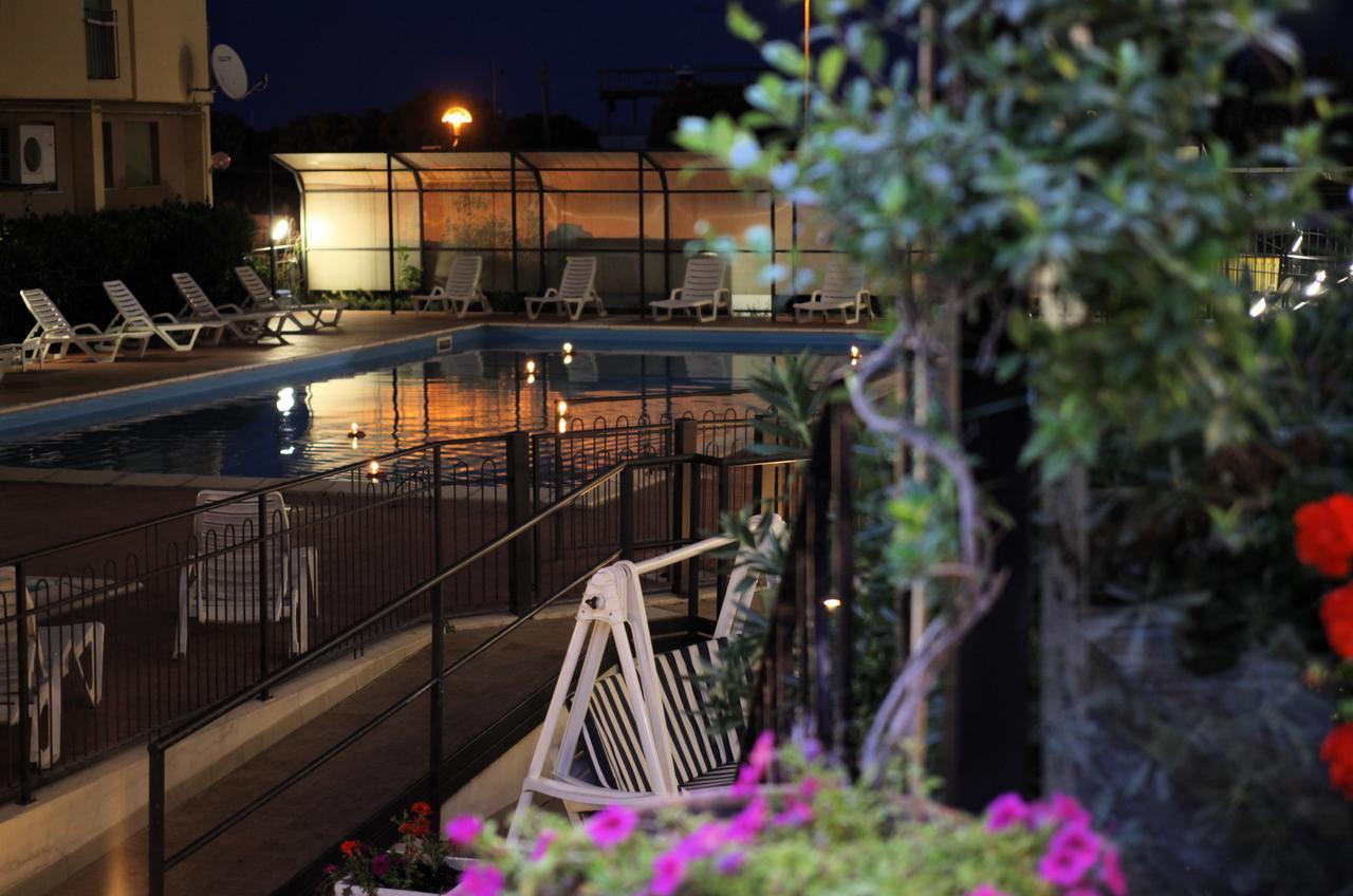 Hotel Plaza Llido Degli Estensi Exteriér fotografie