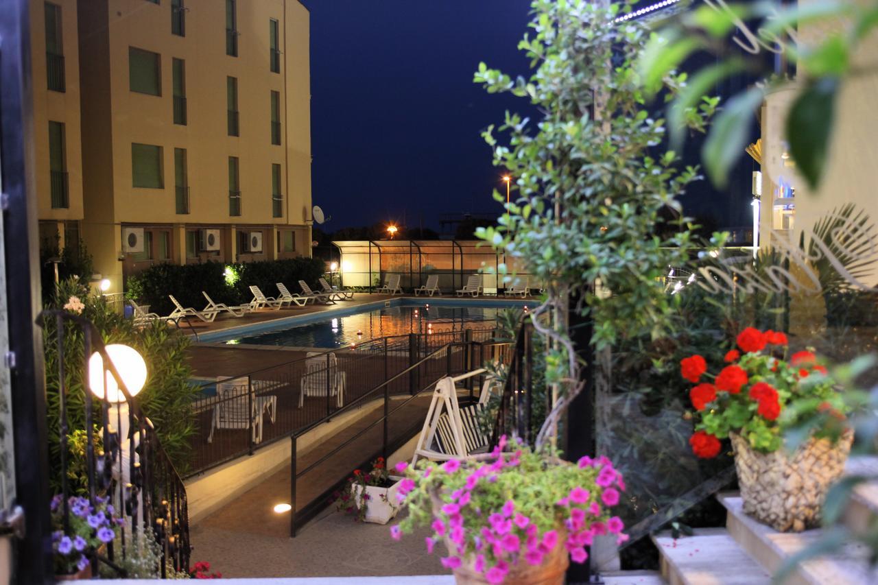 Hotel Plaza Llido Degli Estensi Exteriér fotografie