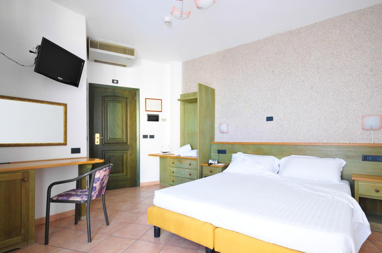 Hotel Plaza Llido Degli Estensi Exteriér fotografie