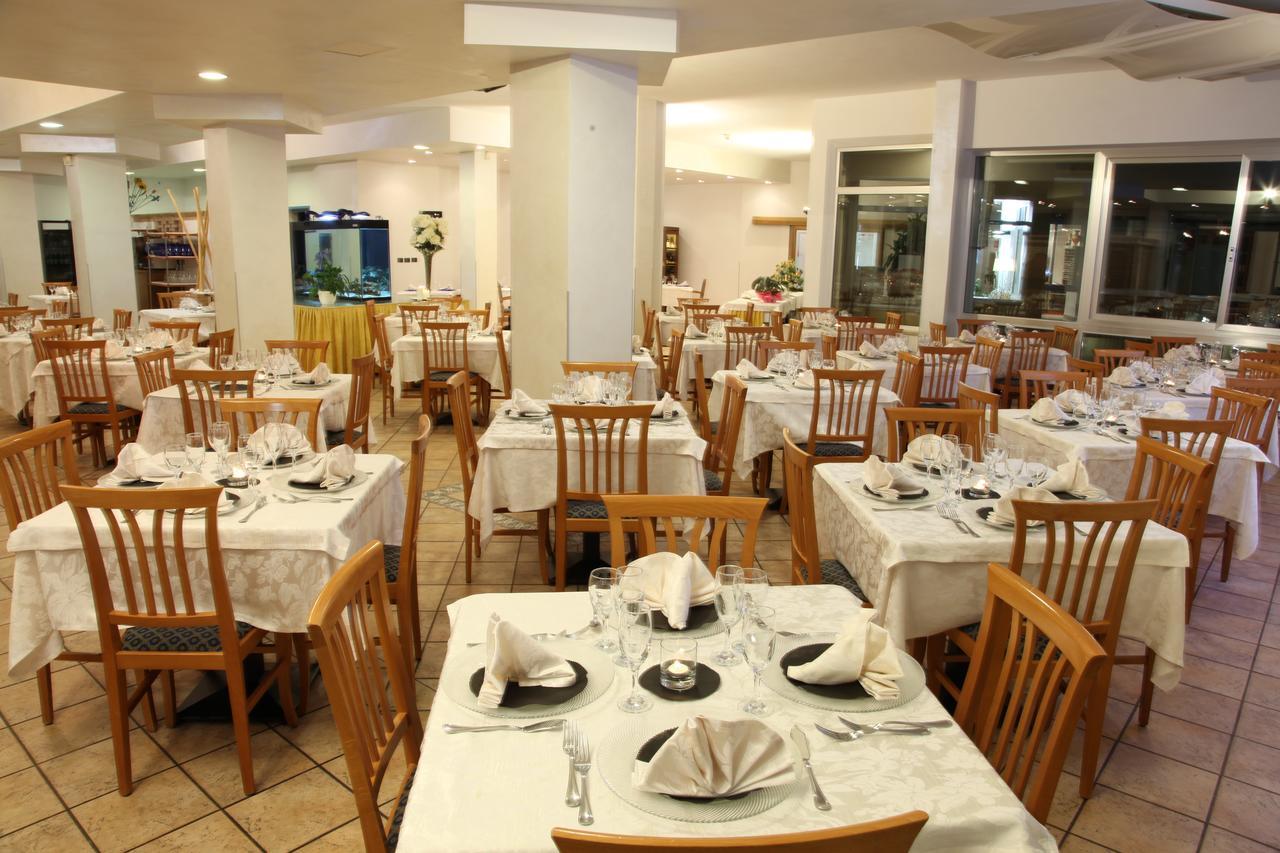 Hotel Plaza Llido Degli Estensi Exteriér fotografie