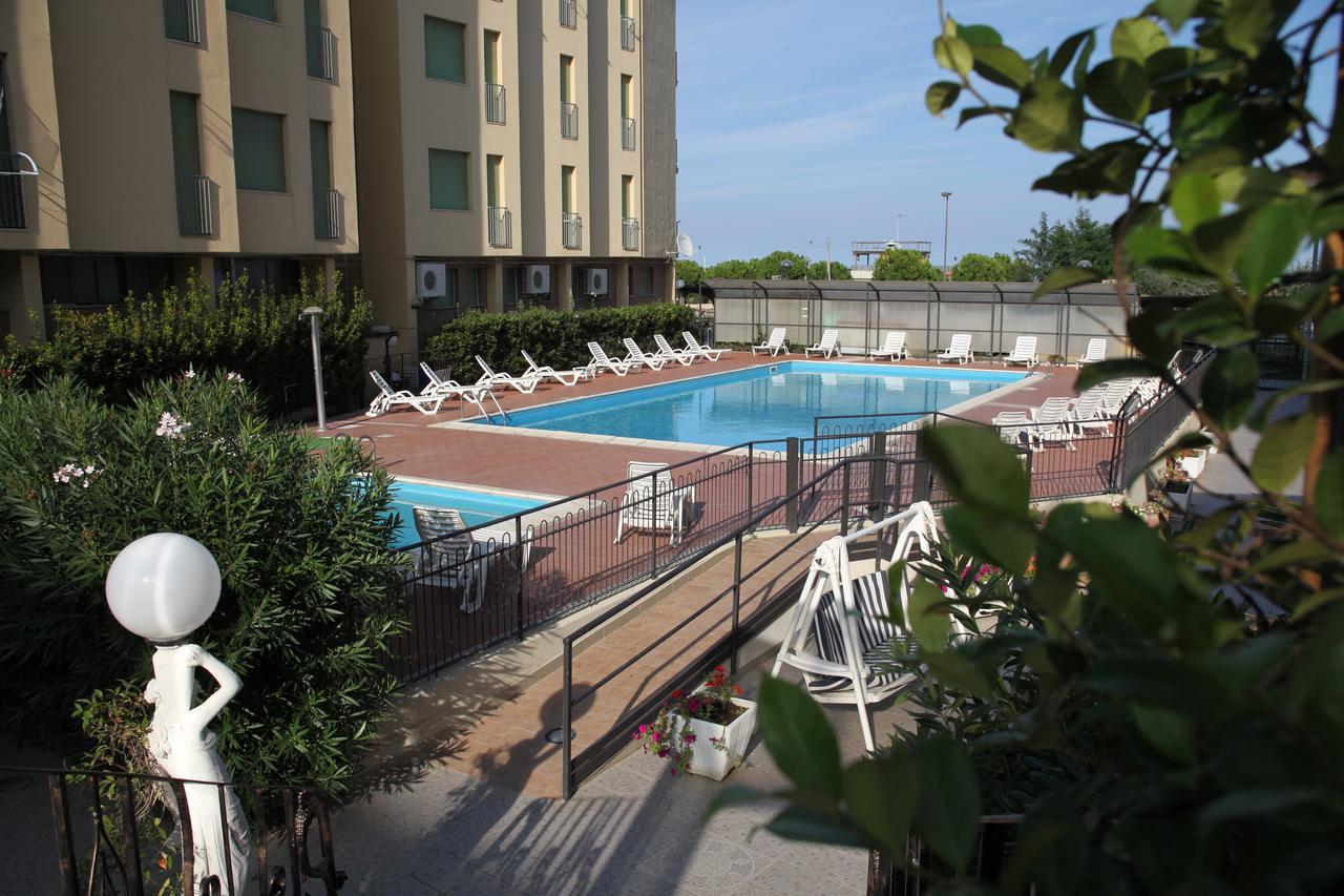 Hotel Plaza Llido Degli Estensi Exteriér fotografie