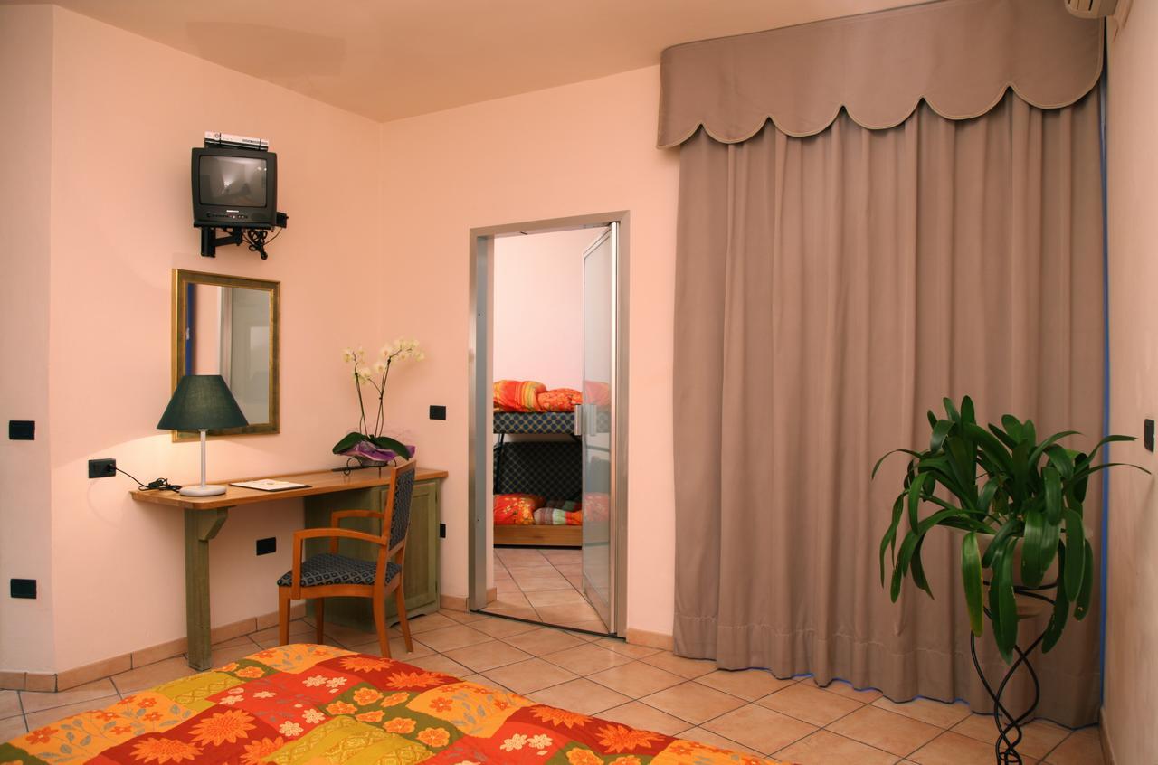 Hotel Plaza Llido Degli Estensi Exteriér fotografie