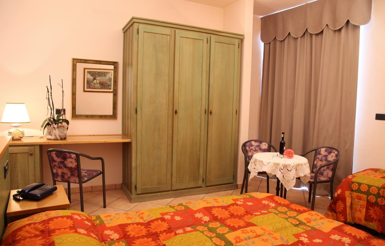 Hotel Plaza Llido Degli Estensi Exteriér fotografie