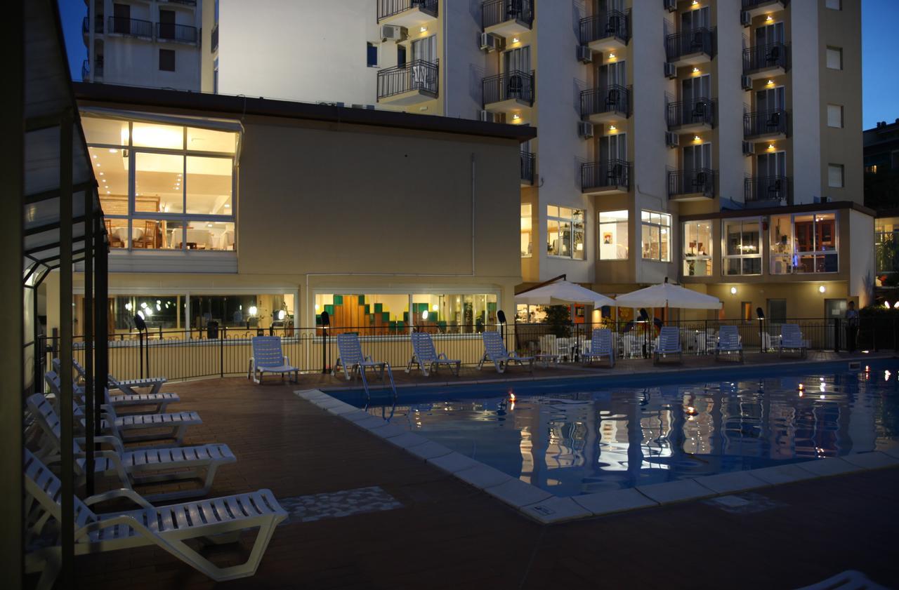Hotel Plaza Llido Degli Estensi Exteriér fotografie