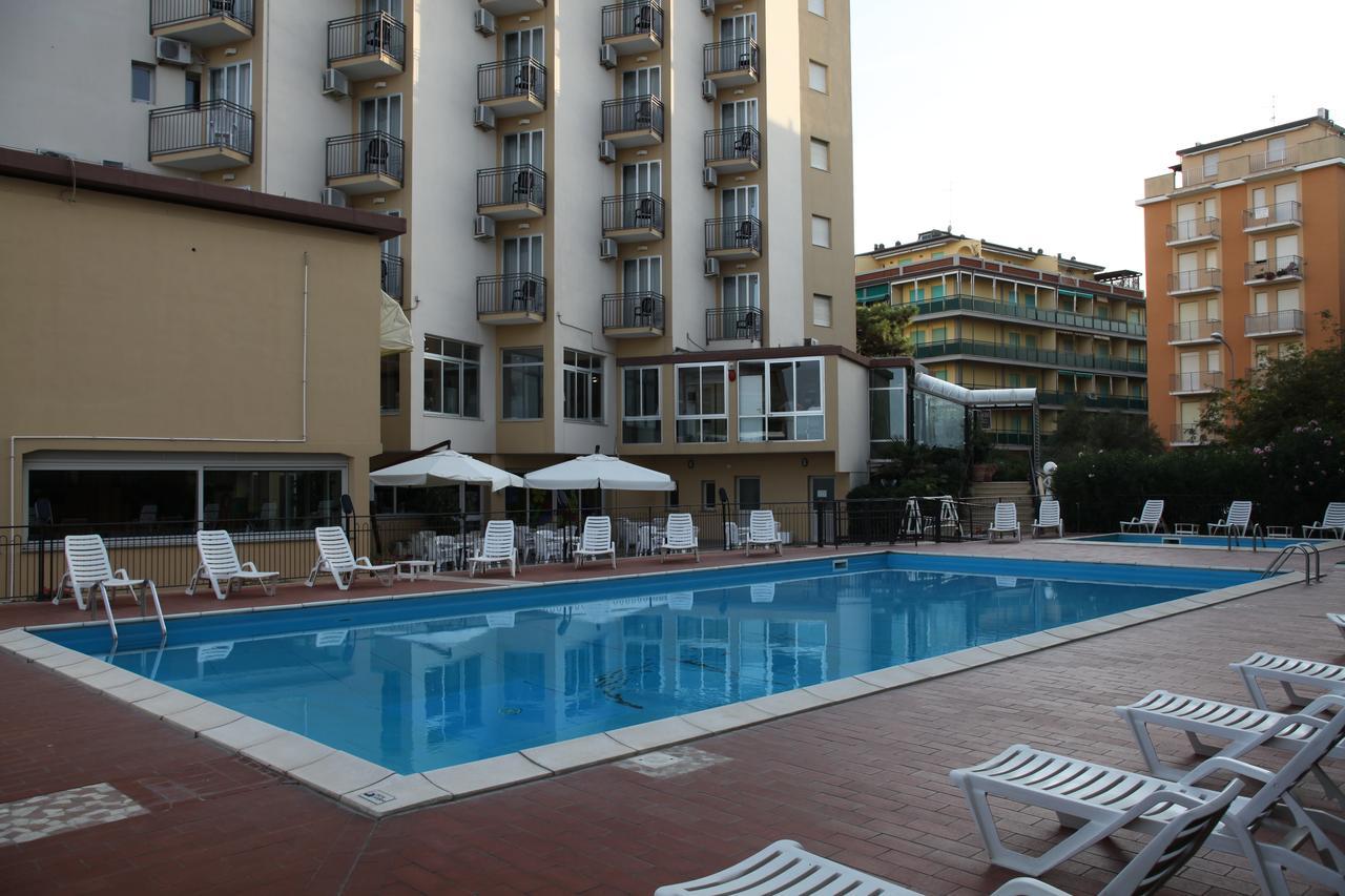 Hotel Plaza Llido Degli Estensi Exteriér fotografie