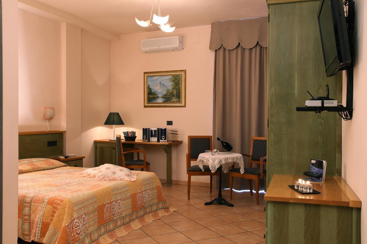 Hotel Plaza Llido Degli Estensi Exteriér fotografie