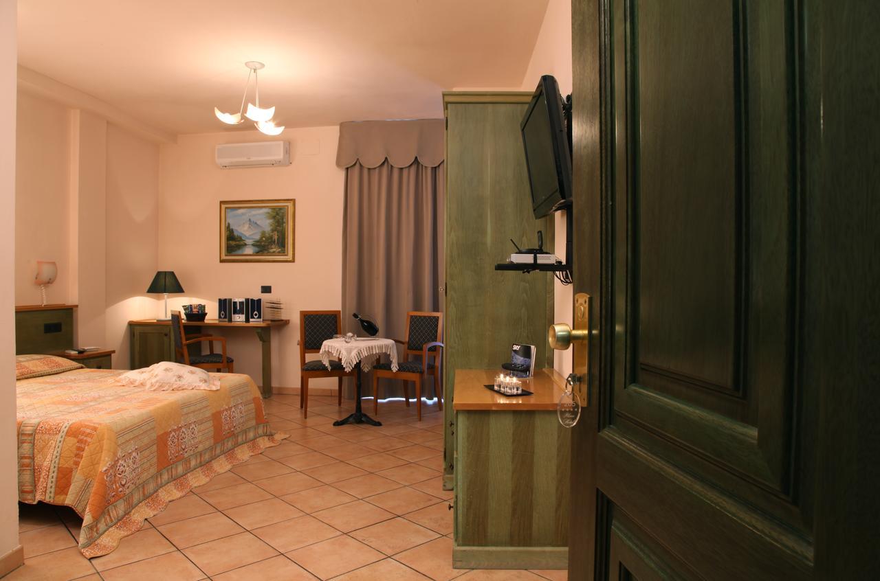 Hotel Plaza Llido Degli Estensi Exteriér fotografie