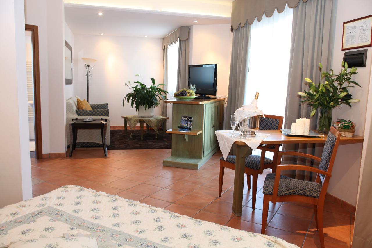 Hotel Plaza Llido Degli Estensi Exteriér fotografie